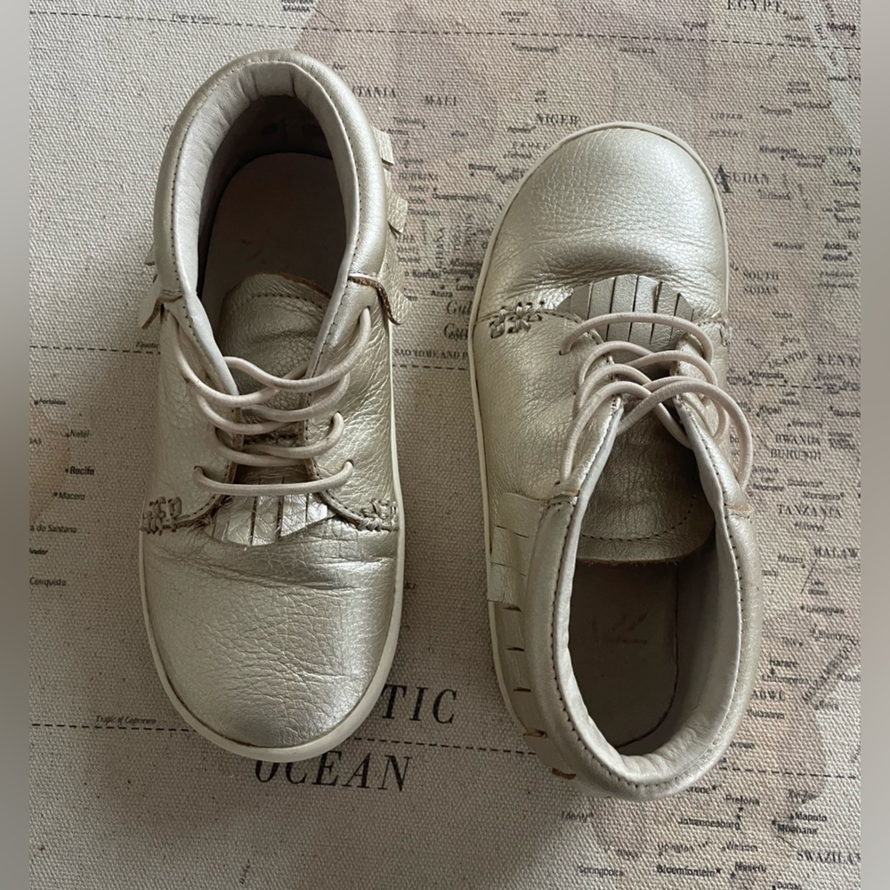 Freshly Picked Platinum Sneaker Mocc Leather Shoes Size 10 - Picture 3 of 10
